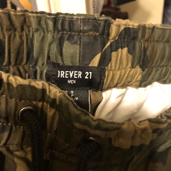 Mens forever 21 camouflage pants - Picture 3 of 5